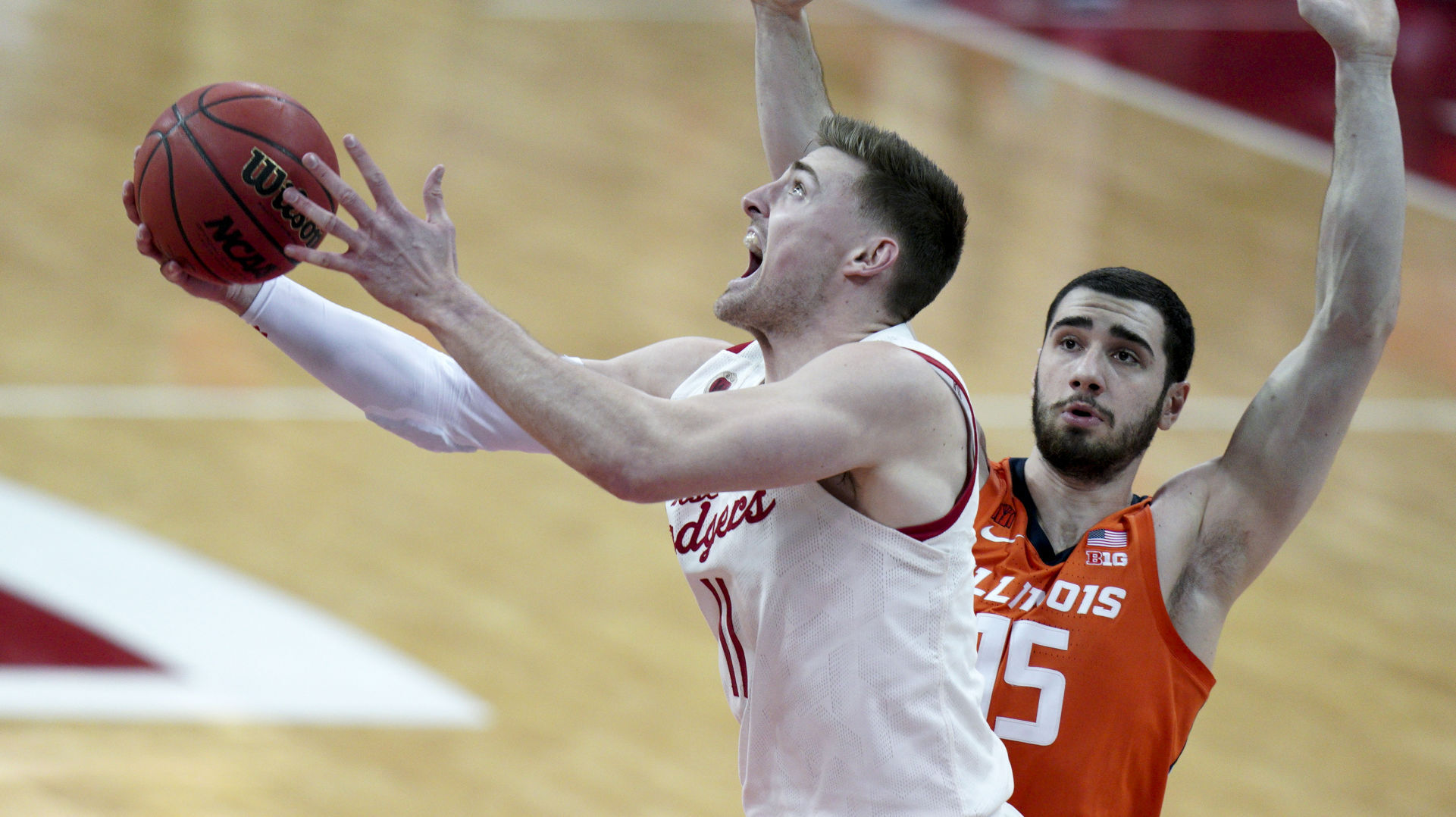 Illinois 74, UW 69